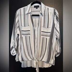 Striped women’s XL Fortune and Ivy top.